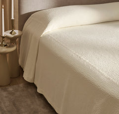 Dappled Vela Classic Coverlet - Cream