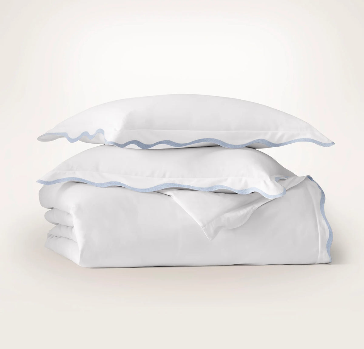 Signature Embellished Duvet Set - White/Hydrangea Curved Edge