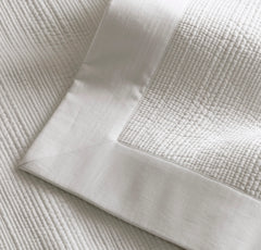 Signature Stitchline Quilt - White