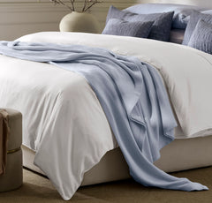 Lightweight Bed Blanket - Hydrangea