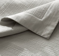 Signature Stitchline Quilt - Mist